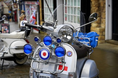vespa faros azules